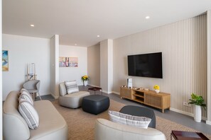 Smart-TV, Tischfußball, Tischtennisplatte, Stereoanlage