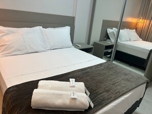 شقة بتجهيزات أساسية | 3 عدّة غرف نوم وواي فاي مجانًا