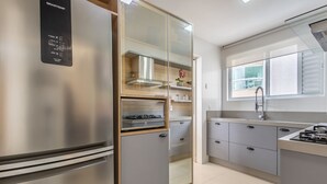 Apartemen Basic | Dapur pribadi | Peralatan masak/sendok-piring