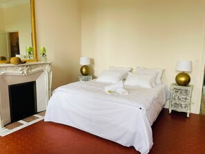 5 bedrooms, bed sheets