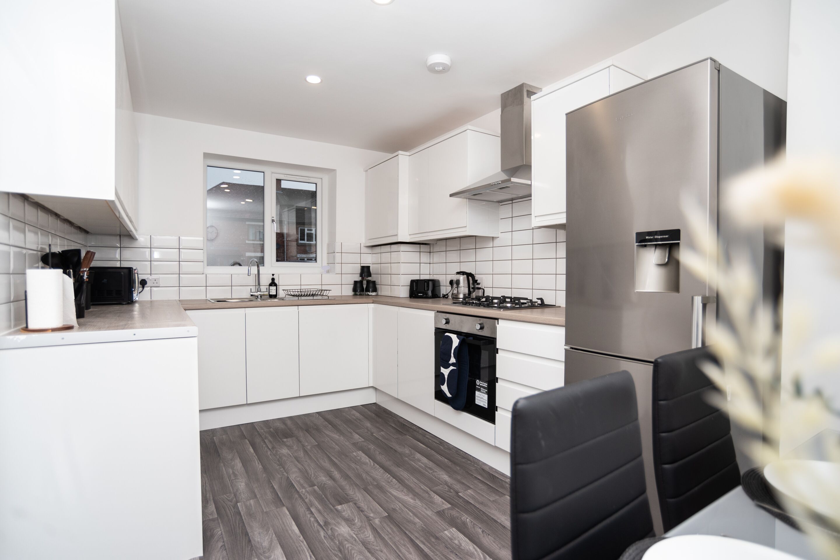 Large, bright and welcoming kitchen — a spacious, fully equipped area designed for a comfortable and convenient stay.