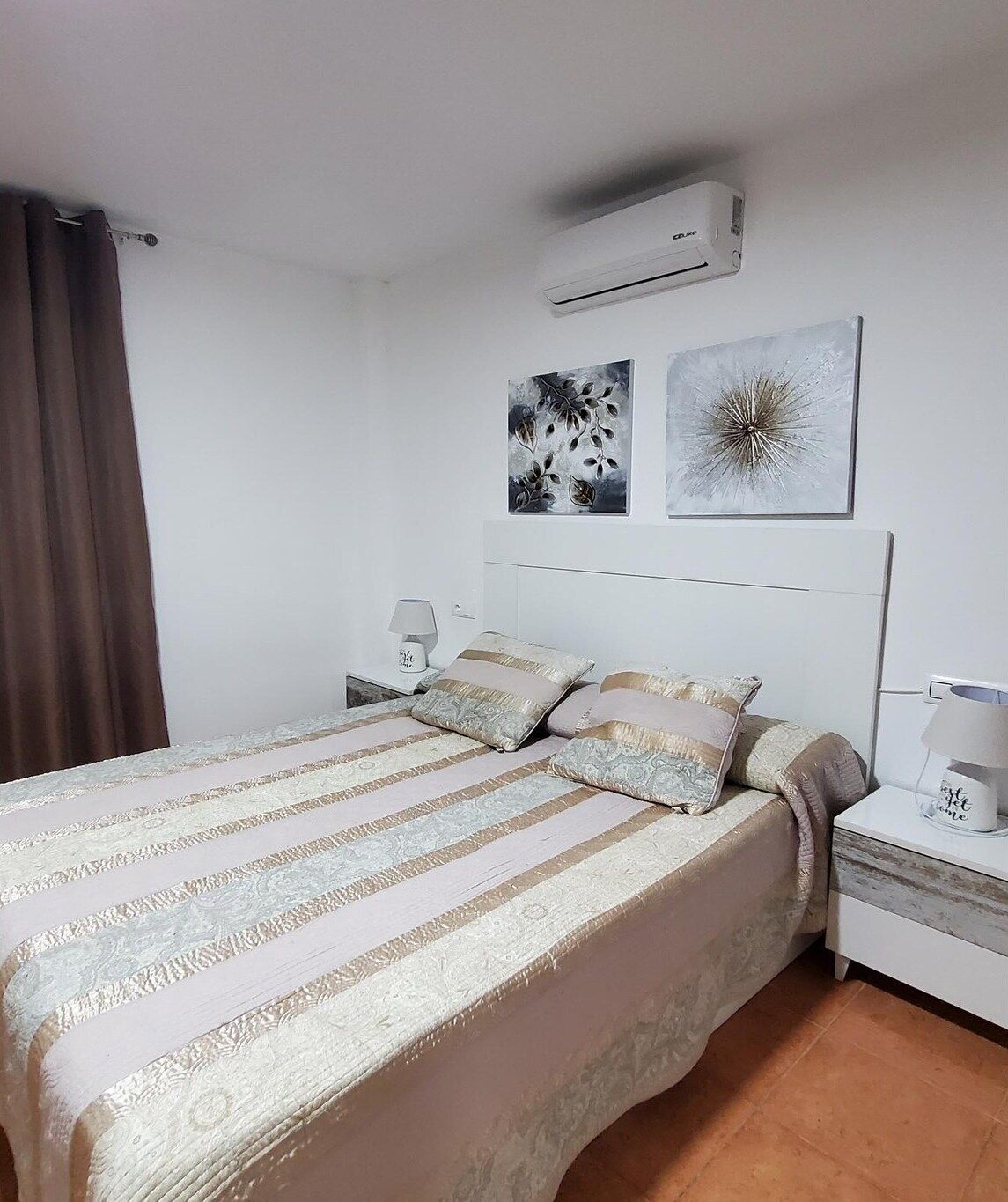 1 bedroom, travel cot