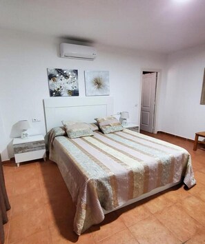 1 quarto, berço de viagem