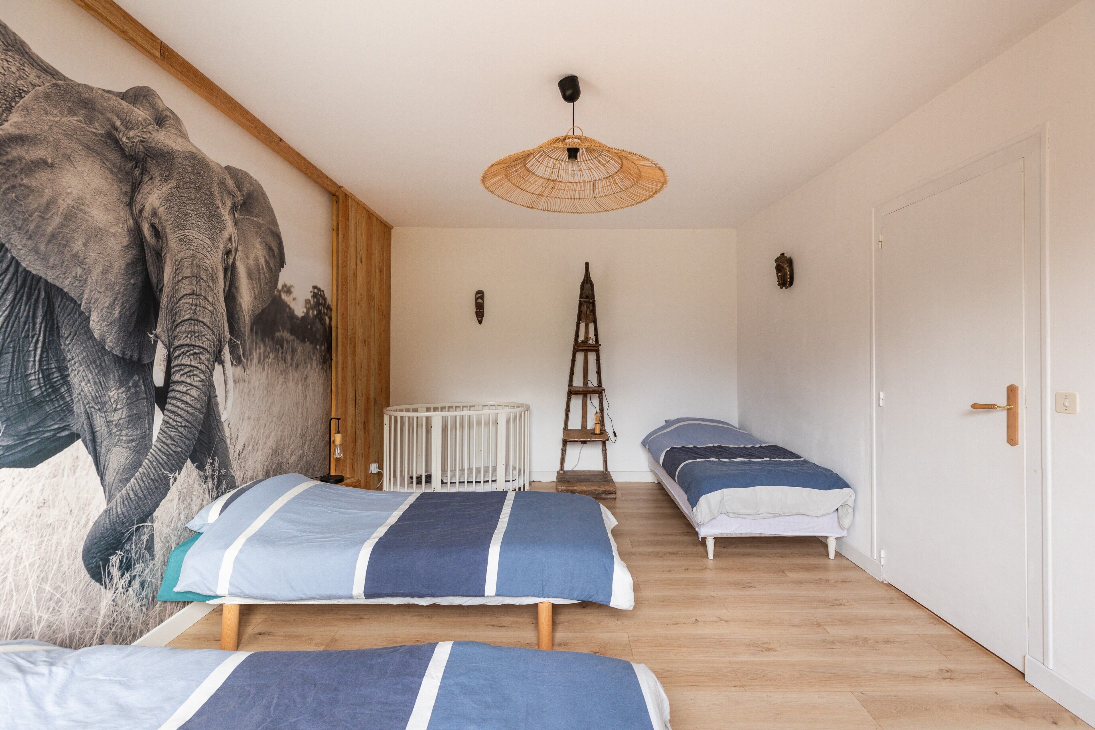 3 bedrooms, iron/ironing board, bed sheets