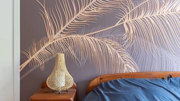 3 quartos, ferros/tábuas de passar roupa, roupa de cama