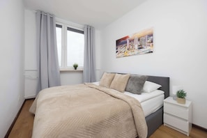3 bedrooms, desk, iron/ironing board, travel crib