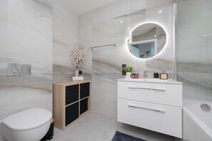 Shower, hair dryer, towels, shampoo