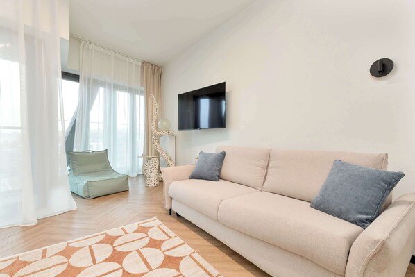 Televisión y oficina 