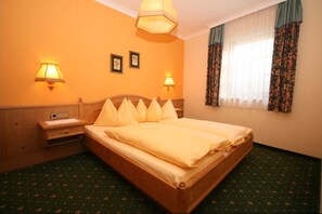 2 عدّة غرف نوم وواي فاي وملاءات أسرّة