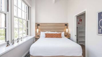 2 habitaciones, escritorio, tabla de planchar con plancha y wifi