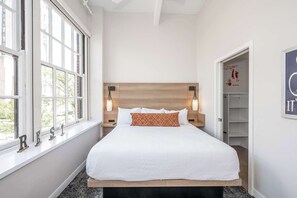 2 habitaciones, escritorio, tabla de planchar con plancha y wifi