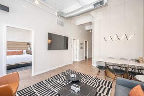 Interior - The 333 Suites 201 - Stay for 6 (Cincinnati)