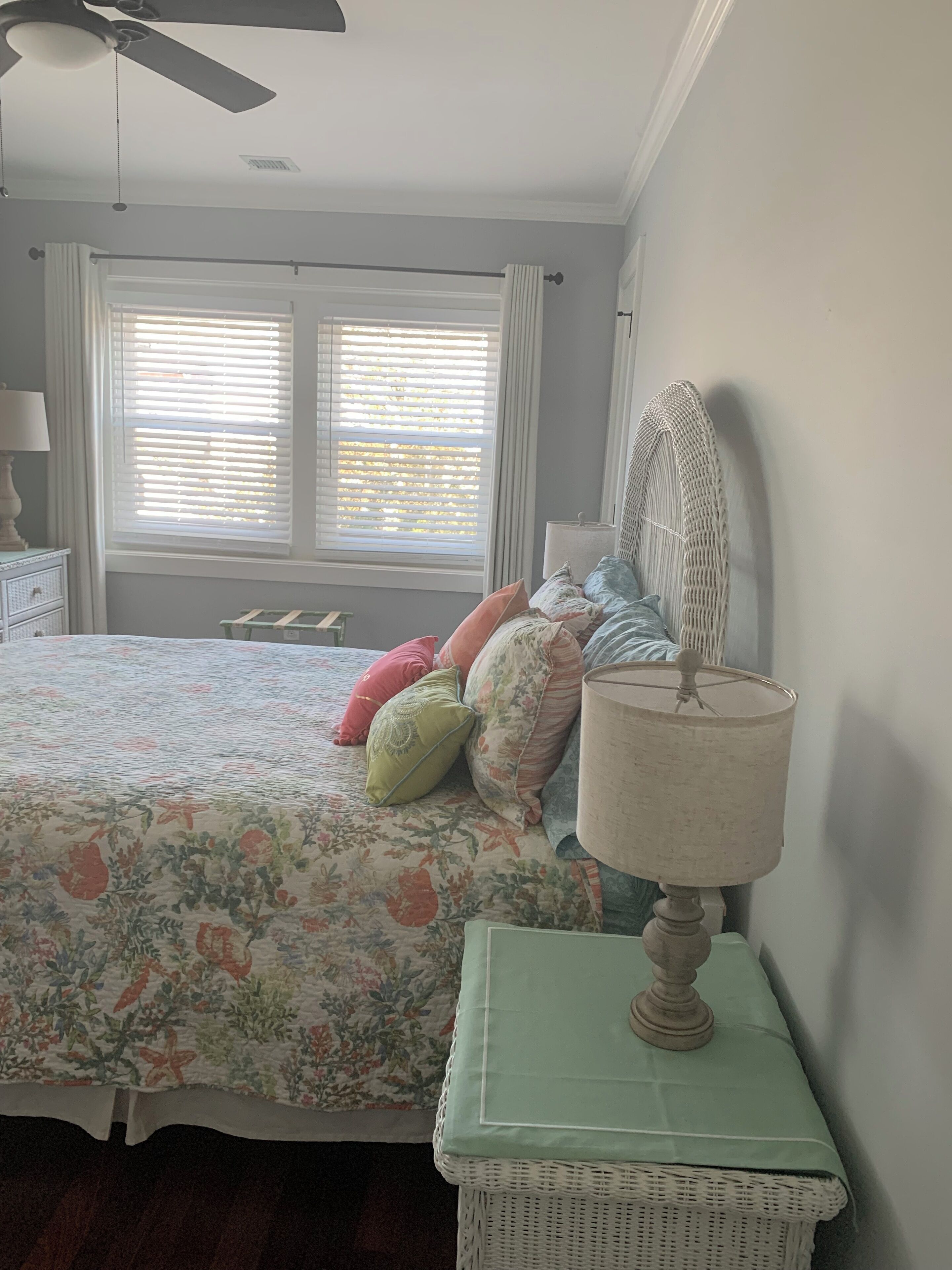Queen Bed  Room for crib, pack n play or single ultra cot