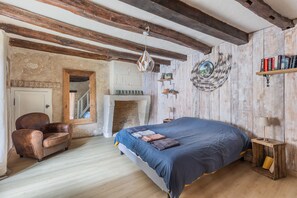 2 chambres, fer et planche à repasser, draps fournis