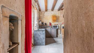 Køleskab, mikrobølgeovn, ovn, kogeplade