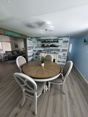 Interior - Bright & Cozy Getaway Close to Beaches & Disney (Zephyrhills)