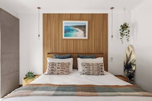 5 bedrooms, desk, iron/ironing board, WiFi