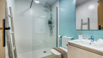 Dusche, Haartrockner, Handtücher
