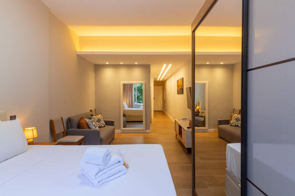 Loft With Soundproof Windows 5-minute Walk to the Beach Nsc304