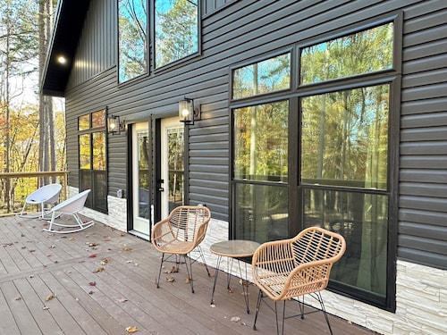 Luxury Meets Adventure - The Ultimate Family Getaway on 30 Acres! Sleeps 12