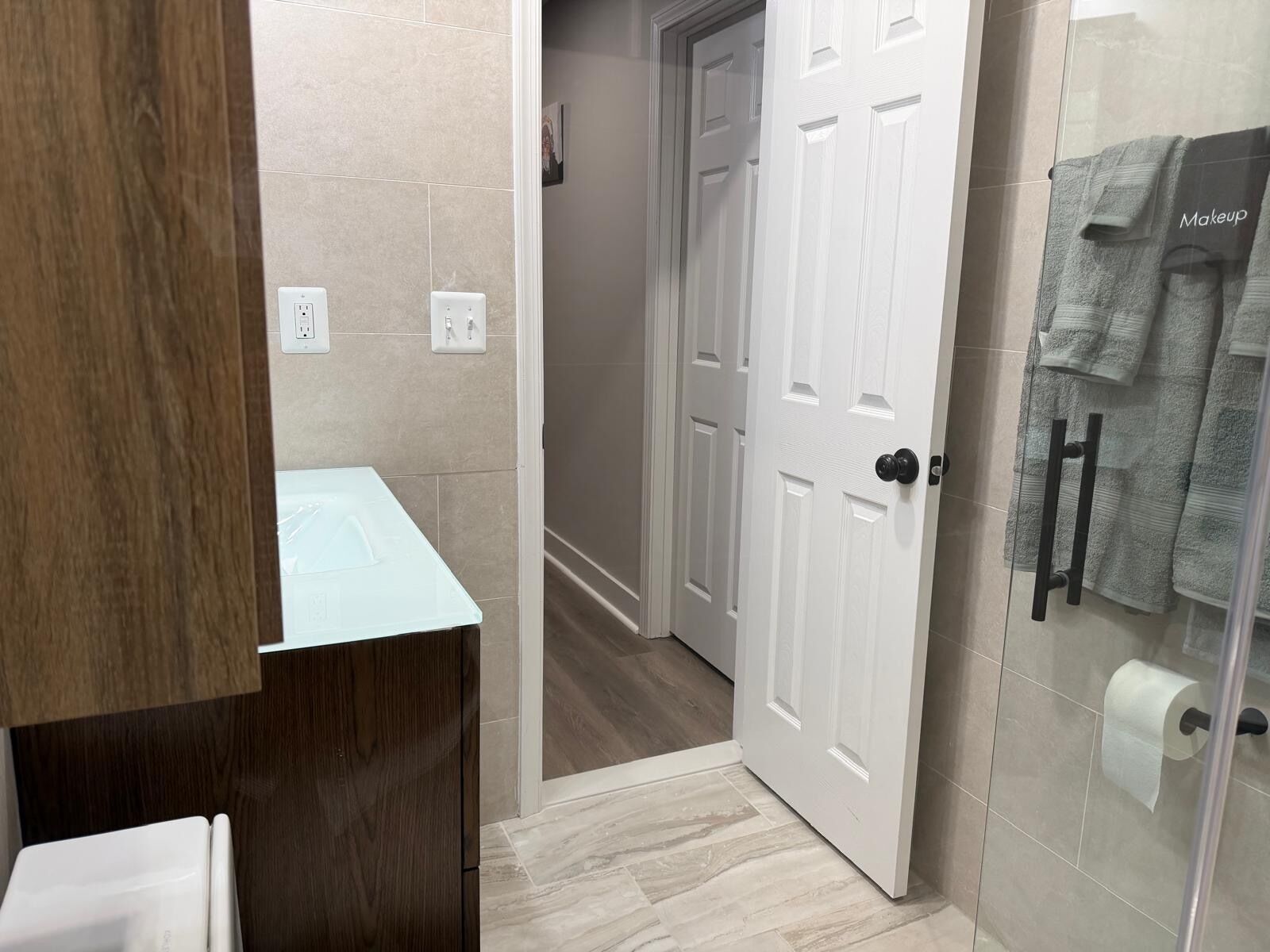 淋浴设施、吹风机、毛巾、肥皂