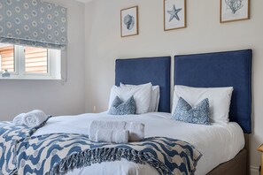 3 عدّة غرف نوم ومكواة/لوح كي وواي فاي وملاءات أسرّة