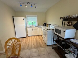 Mikrobølgeovn, ovn og kokeplater