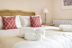 2 bedrooms, iron/ironing board, travel cot, WiFi