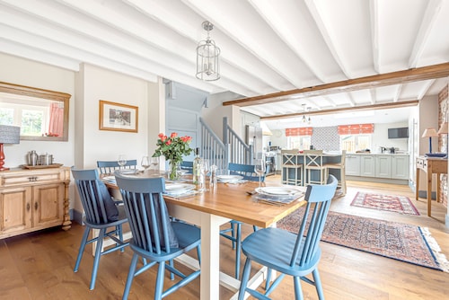 Heronsway - sleeps 4 guests  in 2 bedrooms