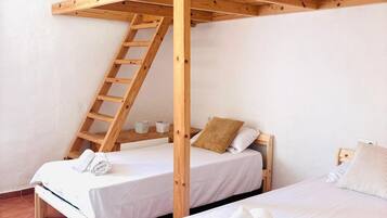 4 slaapkamers, een strijkplank/strijkijzer, wifi, beddengoed