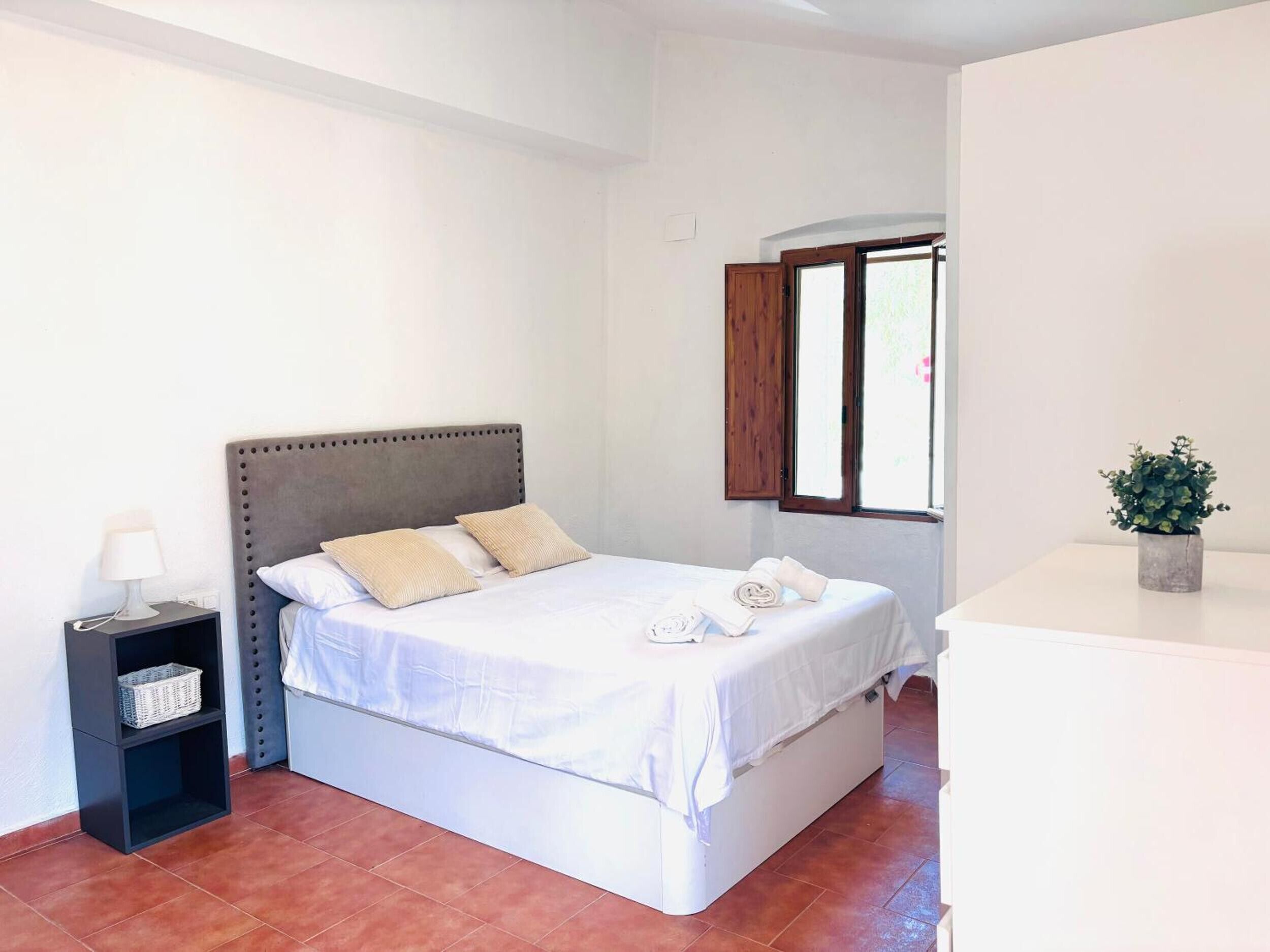 4 slaapkamers, een strijkplank/strijkijzer, wifi, beddengoed