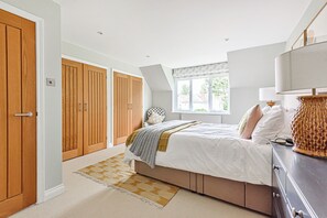 4 chambres, fer et planche à repasser, Wi-Fi, draps fournis