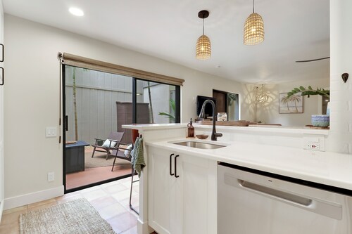 Beachside Modern Wellness Villa with Spacious Patio & Fire-pit