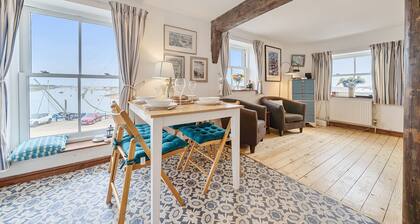 Quayside - sleeps 4 guests in 2 bedrooms