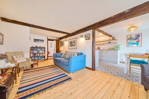 TV - Quayside - sleeps 4 guests  in 2 bedrooms (Wells-next-the-Sea)