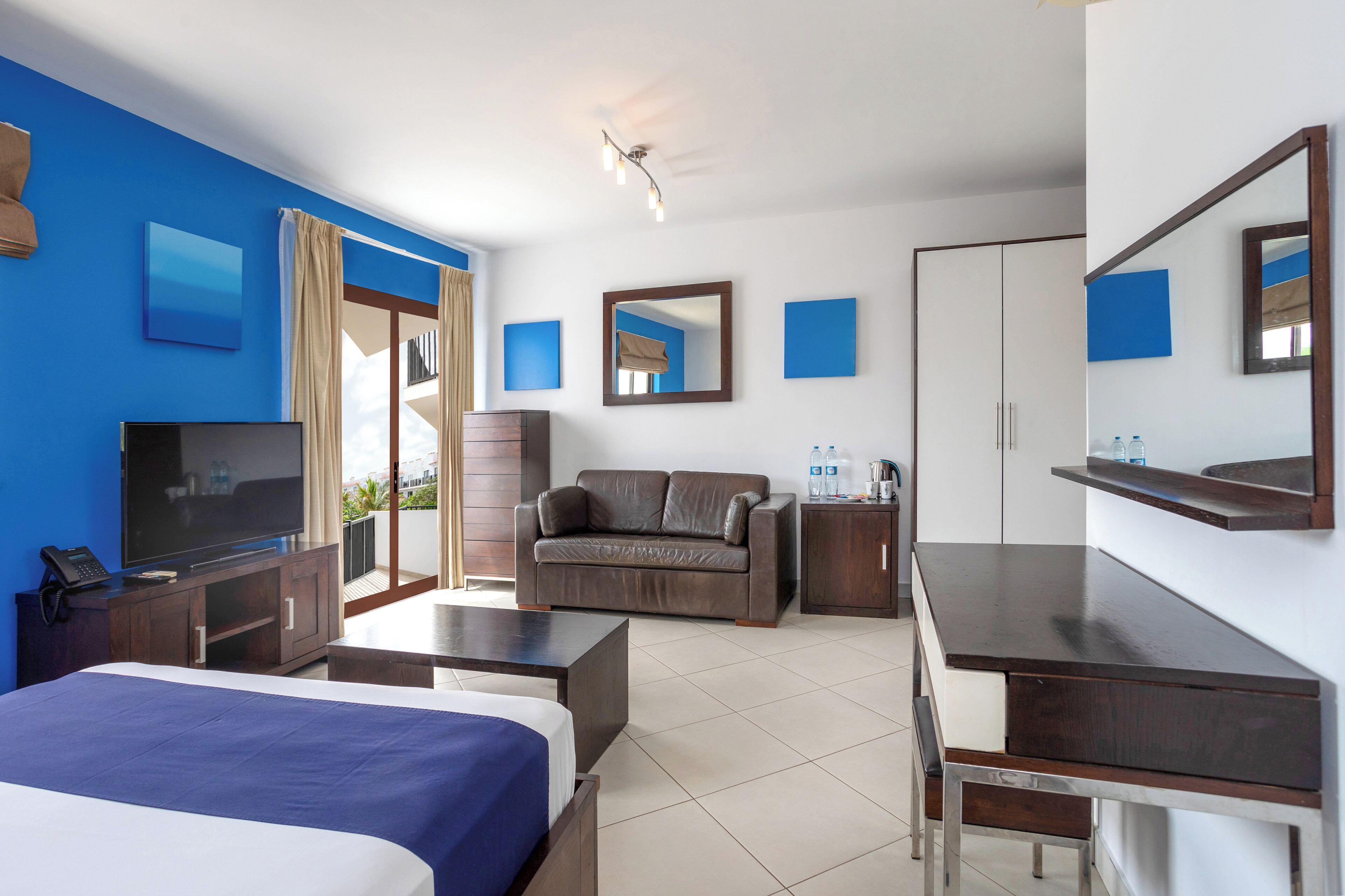 Family Room (Sol | 2+1) | Minibar, in-room safe, desk, blackout drapes