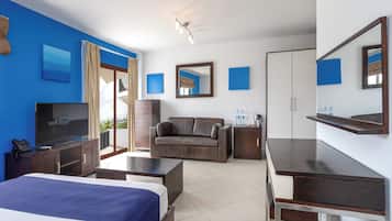 Family Room (Sol | 2+1) | Minibar, in-room safe, desk, blackout drapes