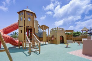 Zona de juegos infantil al aire libre