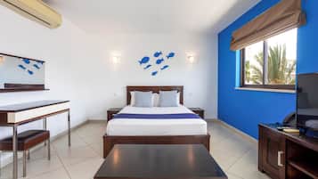 Zimmer, Balkon (Sol) | Minibar, Zimmersafe, Schreibtisch, Verdunkelungsvorhänge