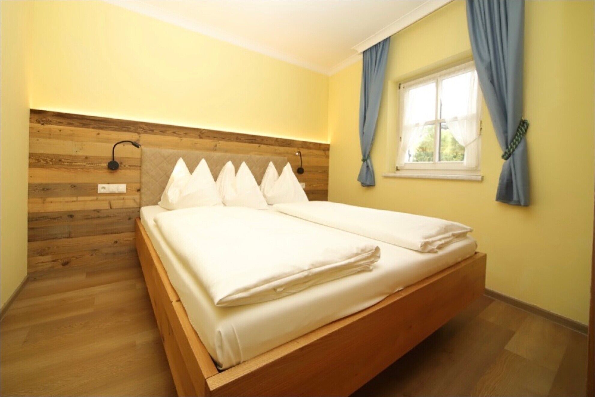 1 dormitorio, tabla de planchar con plancha, wifi y ropa de cama