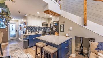 KĂŒhlschrank, Mikrowelle, Ofen, Herdplatte