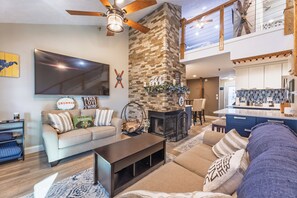 Smart TV y chimenea