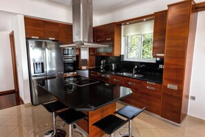 Private kitchen - OLIVE GROVE VILLA (KROPIA)
