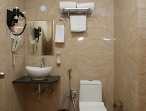 Toallas, jabón, champú y papel higiénico