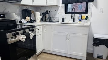 Micro-ondes, four, plaque de cuisson