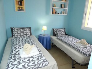 3 slaapkamers, een strijkplank/strijkijzer, wifi, beddengoed