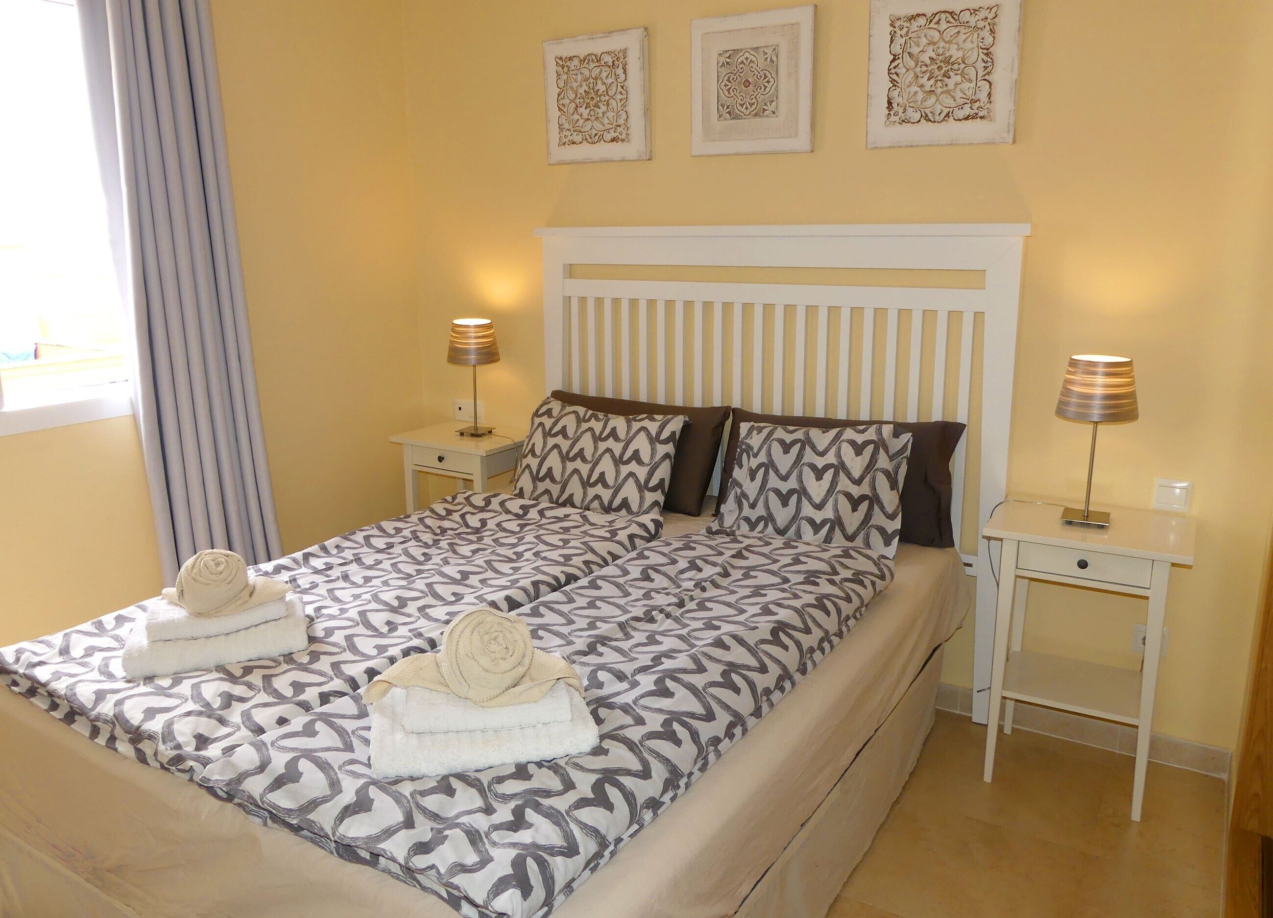 3 chambres, fer et planche à repasser, Wi-Fi, draps fournis