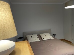 2 عدّة غرف نوم ومكواة/لوح كي وواي فاي مجانًا وملاءات أسرّة