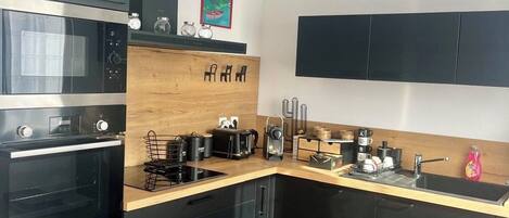 Micro-ondes, four, plaque de cuisson, lave-vaisselle