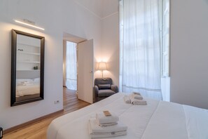 2 makuuhuonetta, silitysrauta/-lauta